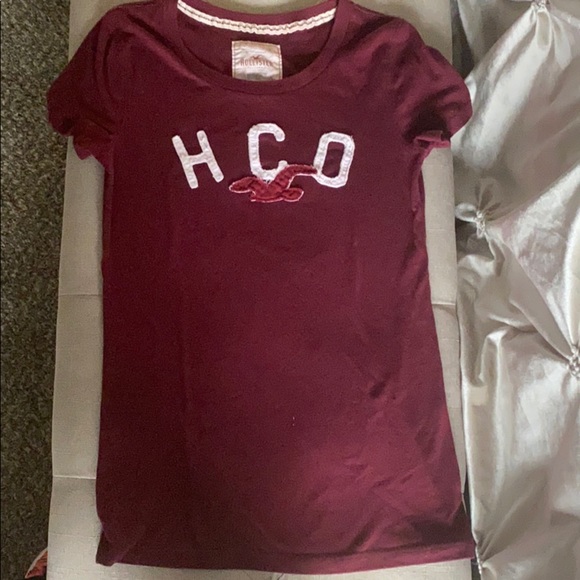 Hollister Tee-Size Medium - Picture 1 of 3